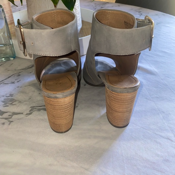 Vionic Open Toe Boots - Size 7 - Picture 4 of 6